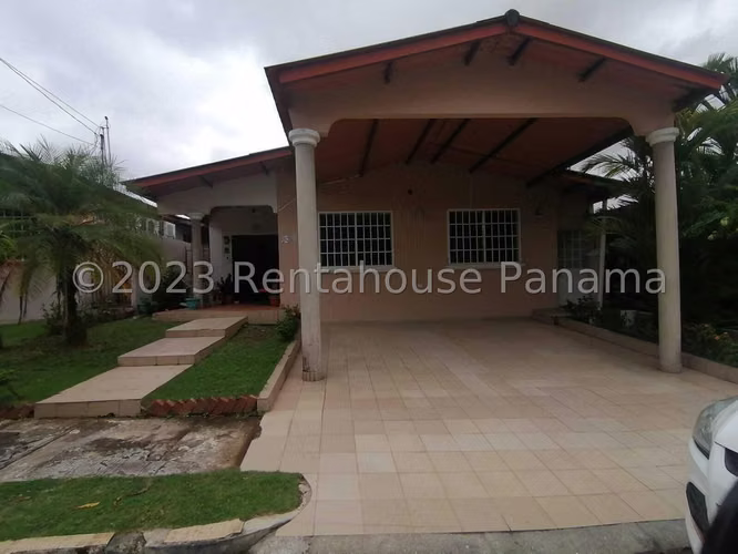 Casa Remodelada en Venta en Brisas del Golf 27PPM1653