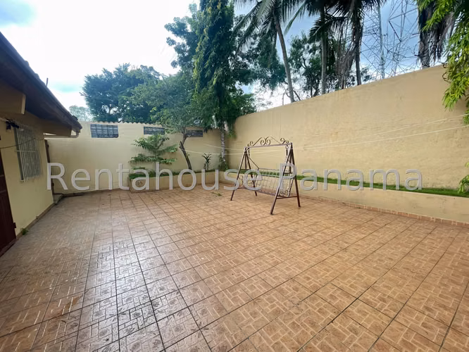 Se Vende Casa en Altos de Panama MDV27-1680