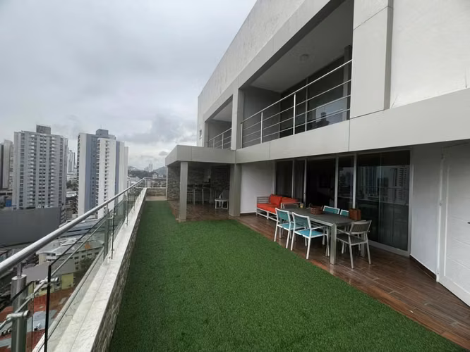 AMPLIO Y HERMOSO APARTAMENTO CON ENTRADA DIRECTA AL PARQUE OMAR - C.J.