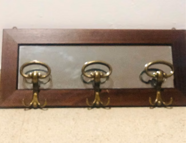 Colgador de madera espejo y bronce - Imagen 3