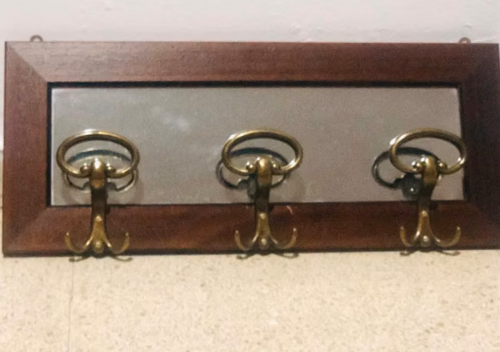 Colgador de madera espejo y bronce - Imagen 1