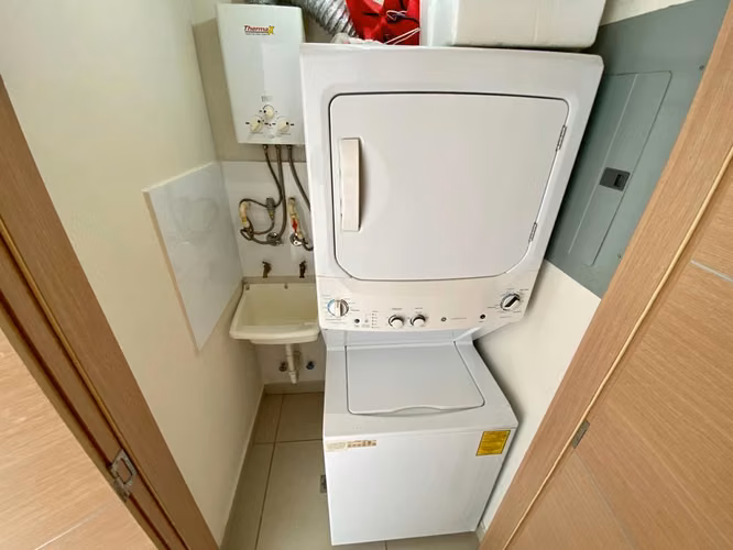 ABSOLUTE REMATE APT 2R2B1P EN PH TORRE DE CASTILLA VIA ESPANIA 135000 - Imagen 5