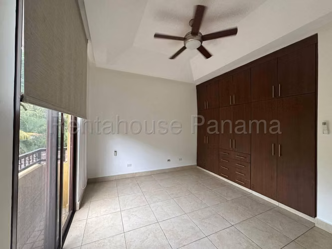 Venta Casa Clayton - YD