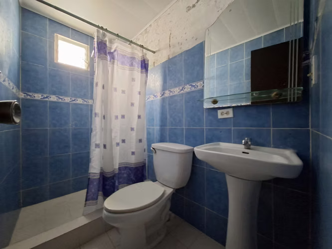Casa en Venta en Chanis | 3 Habitaciones, 2 Baños, Terraza Delantera  y Estacionamiento Techado - Imagen 4