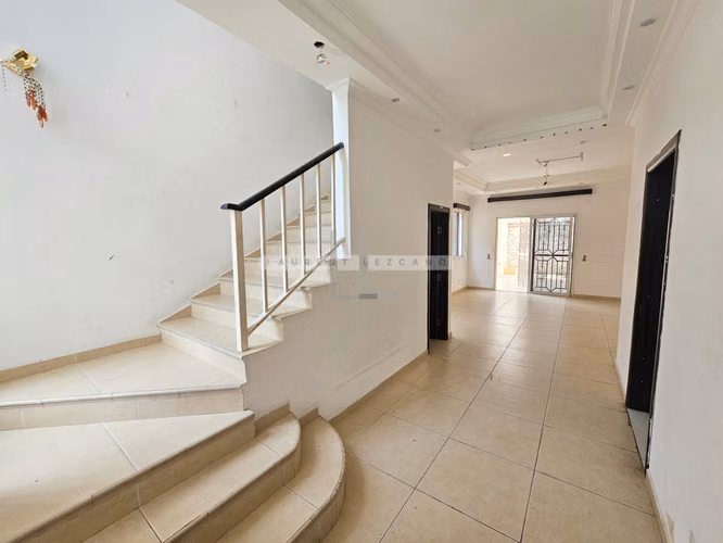 Venta de Casa Unifamiliar en Altos del Country 300. Haga una oferta - Imagen 2