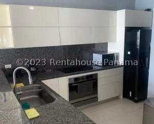 Venta de Apartamento con 91m2 en Avenida Balboa PH Vista Marina 27-1642SR