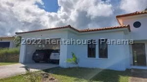 Venta de Casa con 240m2 en San Carlos PH Hacienda Pacifica PH 27-1700SR