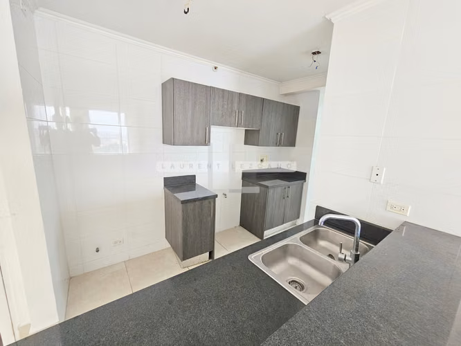 Vendo Apartamento en PH Sky Point de 3 habitaciones 2 parkings. Haga una oferta - Imagen 6