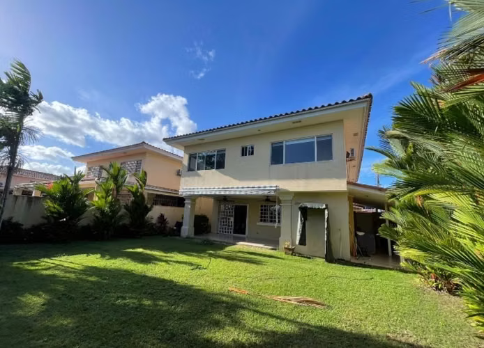 Se alquila linda casa en Brisas del Golf - Imagen 9