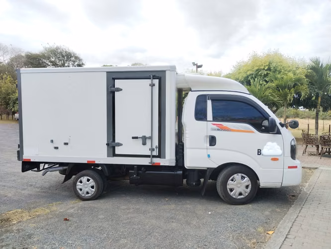 2019 KIA BONGO III (K2700 Version moderna) REFRIGERADO DE FÁBRICA