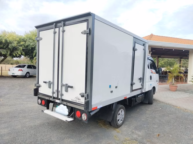 2019 KIA BONGO III (K2700 Version moderna) REFRIGERADO DE FÁBRICA