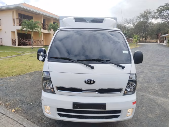 2019 KIA BONGO III (K2700 Version moderna) REFRIGERADO DE FÁBRICA