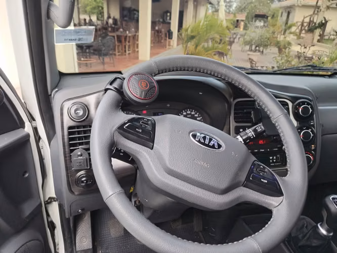 2019 KIA BONGO III (K2700 Version moderna) REFRIGERADO DE FÁBRICA