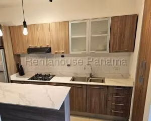 Alquiler de Apartamento con 95m2 en San Francisco PH Diamond Tower 27-1703SR