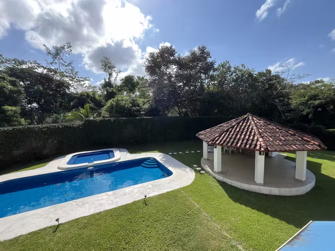 Casa en Camino de Cruces - 860 m² de dos niveles y amplia piscina - Imagen 4