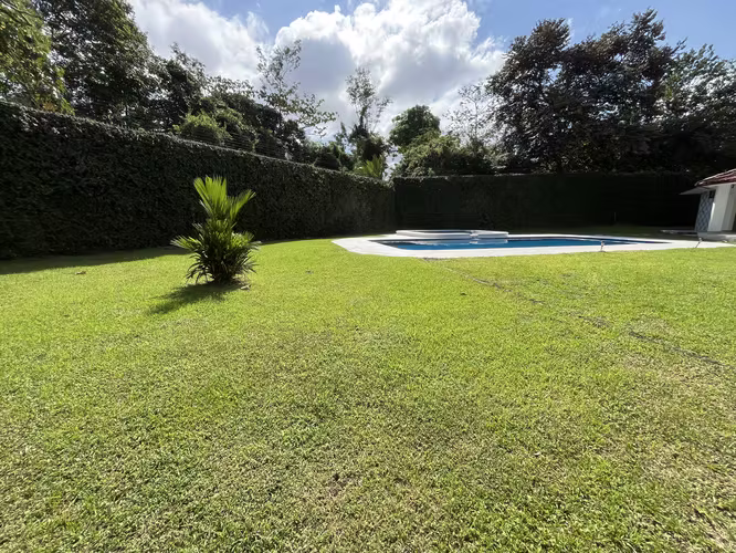 Casa en Camino de Cruces - 860 m² de dos niveles y amplia piscina - Imagen 3