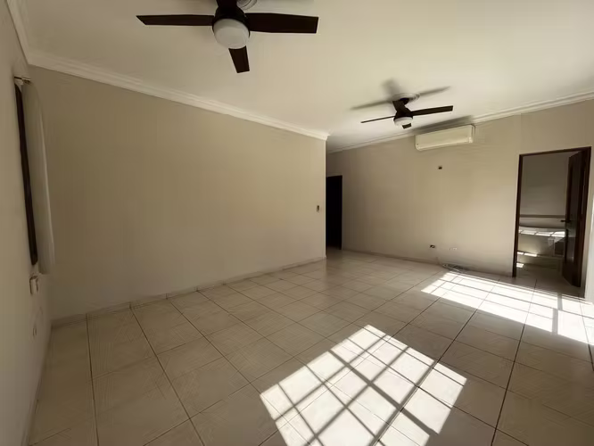 Casa en Camino de Cruces - 860 m² de dos niveles y amplia piscina - Imagen 12