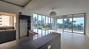 Venta de Apartamento con 176m2 en Avenida Balboa PH Rivage 27-1035SR