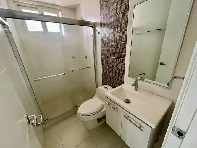APARTAMENTO EN VENTA – TORRES DE VERSALLES $132,000 - Imagen 11