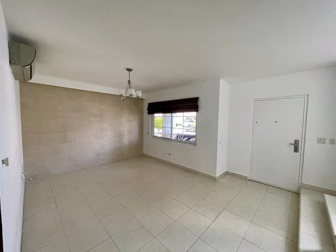 CASA EN ALQUILER EN VERSALLES CON PATIO Y JARDIN - Imagen 14