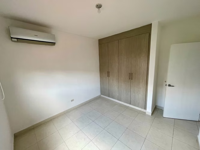 CASA EN ALQUILER EN VERSALLES CON PATIO Y JARDIN - Imagen 18