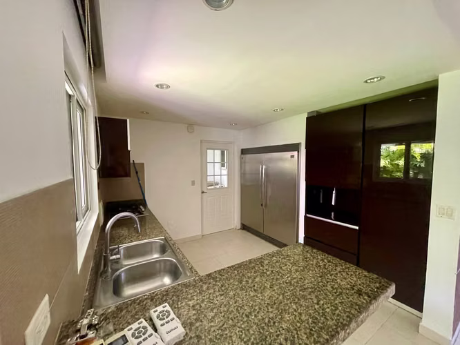 CASA EN ALQUILER EN VERSALLES CON PATIO Y JARDIN - Imagen 9