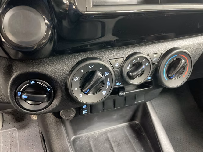 TOYOTA HILUX - 2025 - PPHX - Automarket - Imagen 9