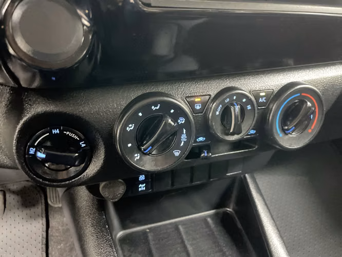 TOYOTA HILUX - 2025 - PPHX - Automarket - Imagen 9