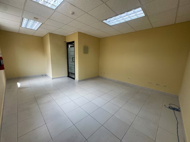 Venta de Oficina en El Carmen, Bella Vista | 690 m² de Construcción y 11 Estacionamientos - Imagen 13