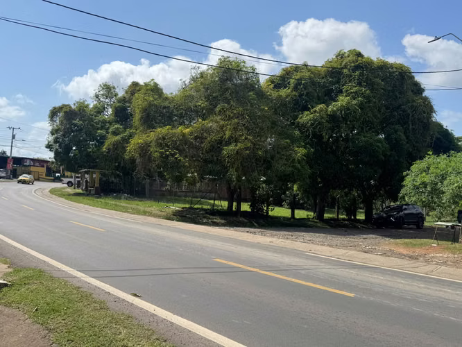 VENDO TERRENO COMERCIAL LA MITRA LA CHORRERA
