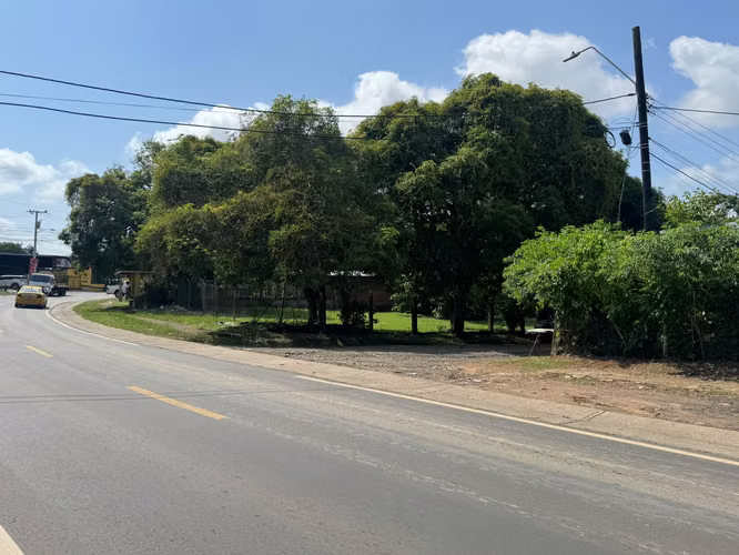 VENDO TERRENO COMERCIAL LA MITRA LA CHORRERA