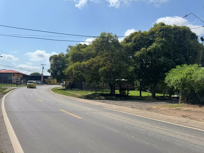 VENDO TERRENO COMERCIAL LA MITRA LA CHORRERA