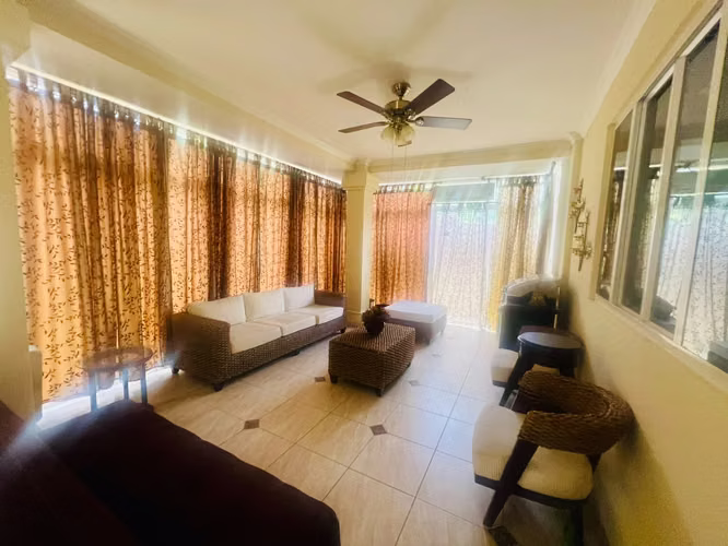 Casa en venta en Altos de Panamá debajo de precio de avalúo - Imagen 4