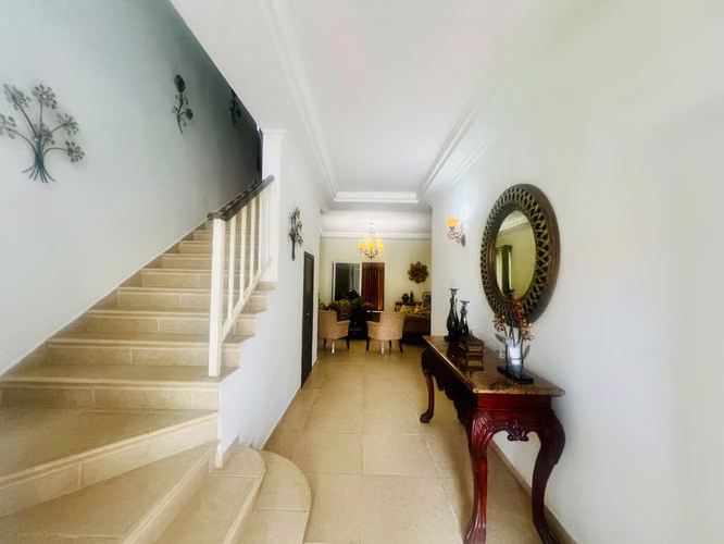 Casa en venta en Altos de Panamá debajo de precio de avalúo - Imagen 2