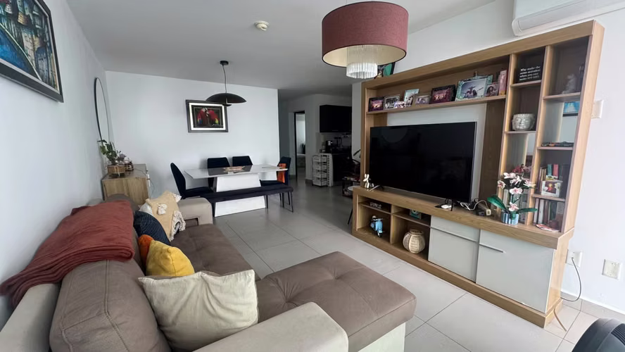 Apartamento Amoblado Altos del Golf Negociable