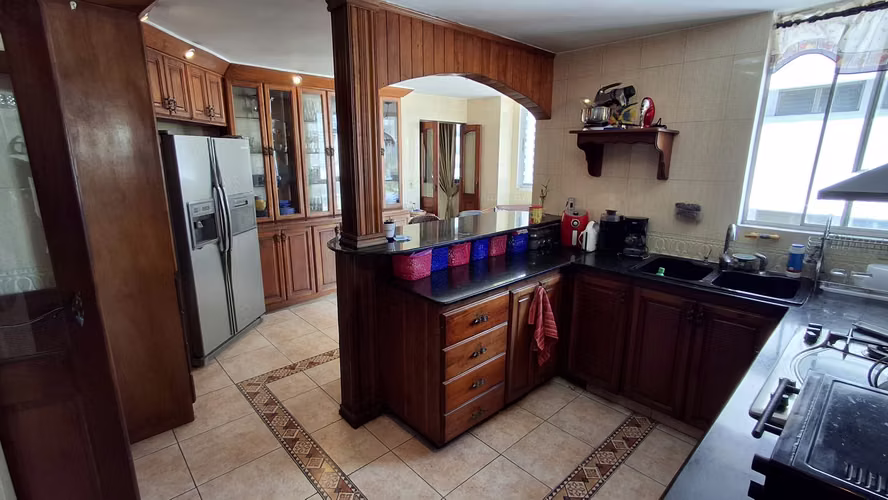Ritz. 294mts 3r 3.5b den cbs 2est $275,000.00 - Imagen 7