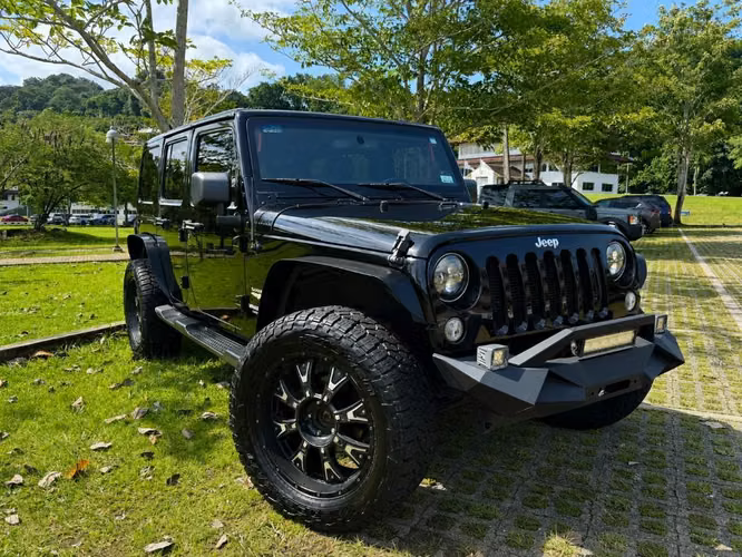 JEEP WRANGLER UNLIMITED SAHARA 2015 – V6
