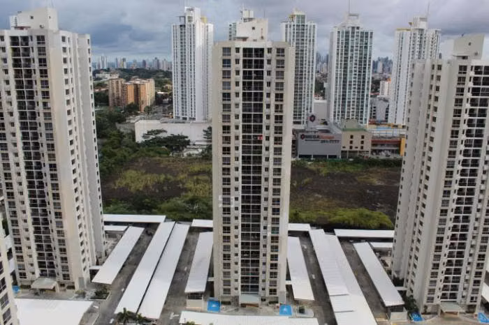 APARTAMENTO AMOBLADO EN PH ROKAS DE 3 RECAMARAS $1150 - Imagen 13