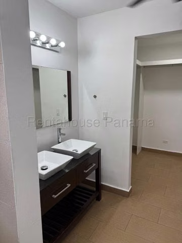 Se vende hermoso LOFT de 121 mts en El Cangrejo - Imagen 3