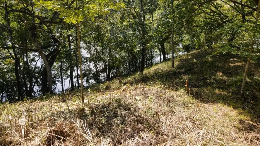 Vendo terreno en Las Cumbres frente al lago