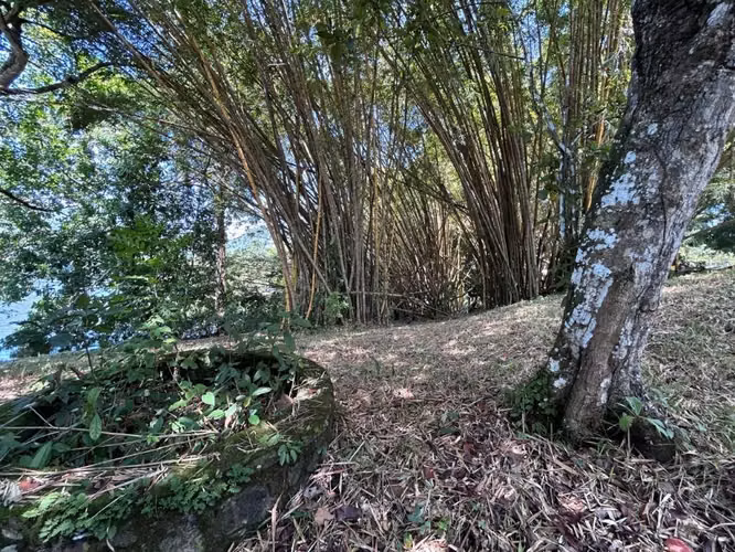 Vendo terreno en Las Cumbres frente al lago