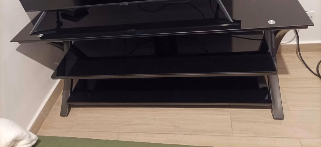 Mesa de  vidrio y hierro - Imagen 2