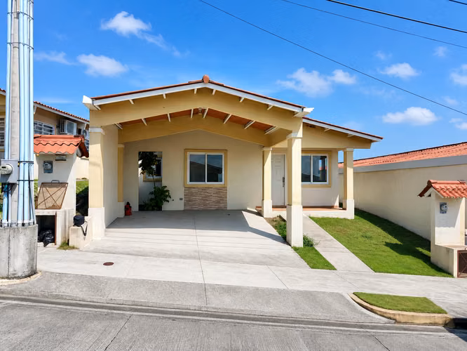 Casa en Alquiler/Nueva por Estrenar en P. H. Cumbres del Lago | 3 Recámaras | 2 Baños | 222 m²