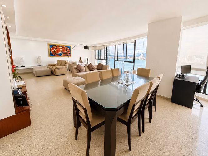 Venta de apartamento con vista al mar en Punta Paitilla