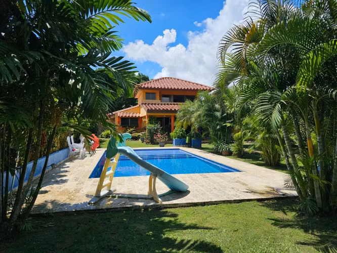 Coronado. Casa 1200mts 5r 4b piscina $495,000.00