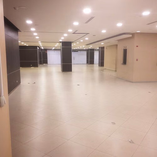 Albrook Mall. Pasillo del Delfin. Local 1198.94mts 8 locales $5,000,000.00neg - Imagen 2