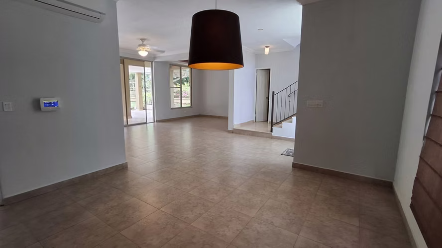 Embassy Gardens. 555mts 4r 3.5b estudio piscina $755,000.00neg - Imagen 8
