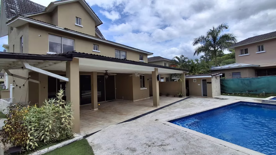 Embassy Gardens. 555mts 4r 3.5b estudio piscina $755,000.00neg - Imagen 7