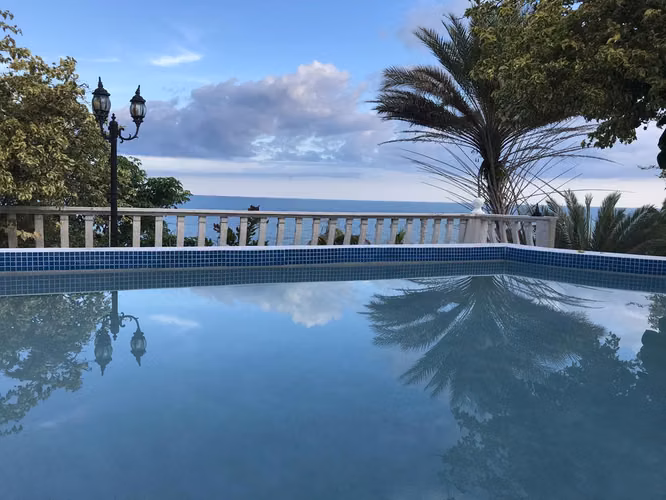 Cafe Gourmet Punta Corona. Suites frente al mar para alquiler