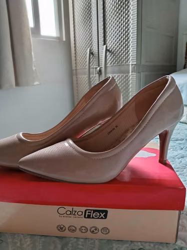 Hermosos zapatos color NUDE Calzaflex